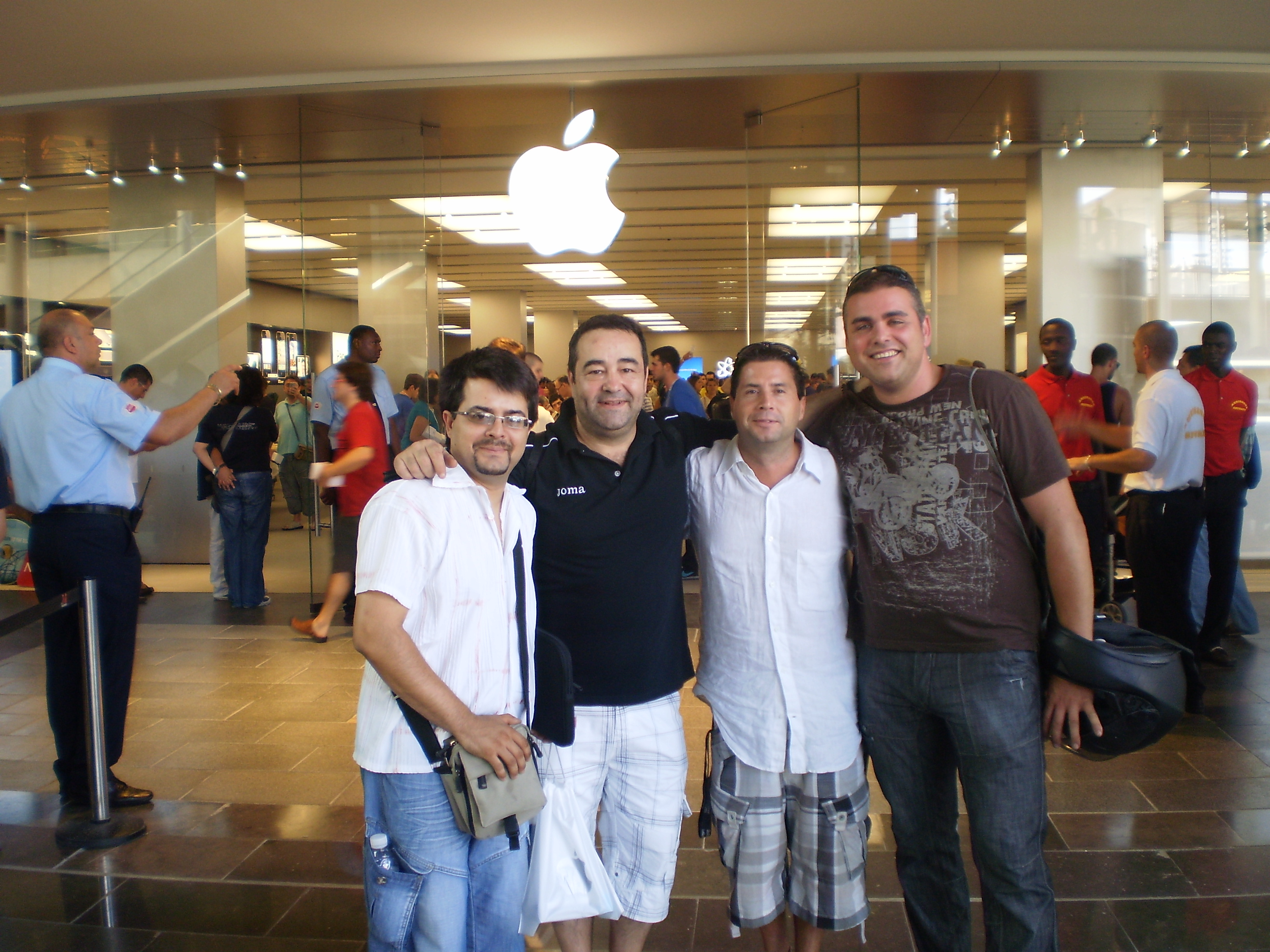 Inagurada la Apple Store de Barcelona. TodoiPhone estuvo allí…