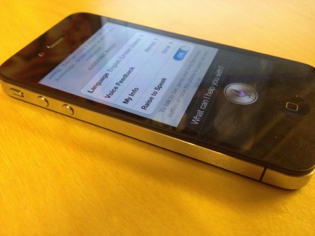 Siri permite llamar aún con el iPhone bloqueado