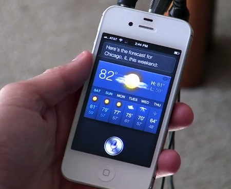 Apple estaría considerando llevar Siri al iPhone 4