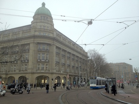 El Apple Store de Amsterdam abrió sus puertas este sábado