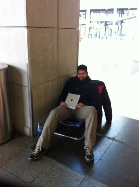 Estuvimos con el primero de la cola en la Apple Store de Barcelona