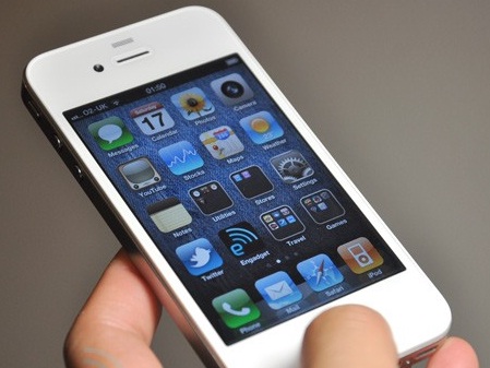 Apple reemplaza a algunos clientes el iPhone 4 averiado por un 4S por falta de stock