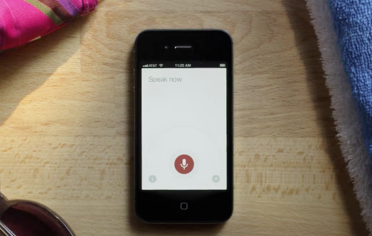 La competencia a Siri en el iPhone llega de la mano de Google